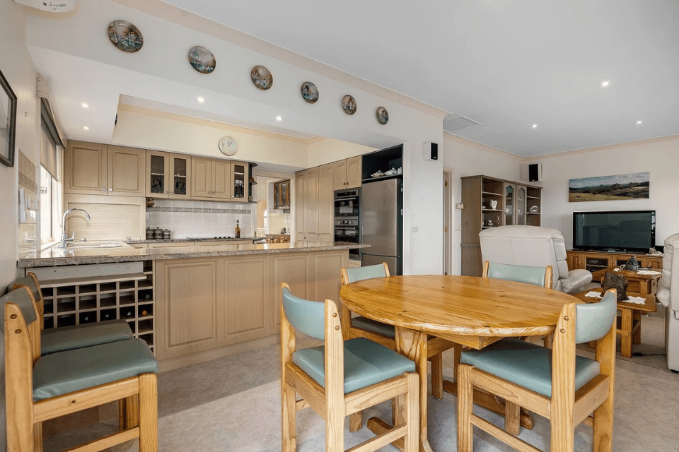 Hướng đặt bếp tuổi Quý Sửu 1973 thu hút tài lộc, may mắn