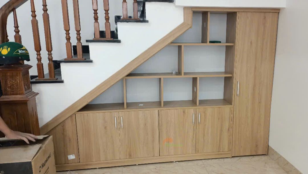 Thi công tủ cầu thang gỗ MDF phủ melamin tăng thêm không gian lưu trữ