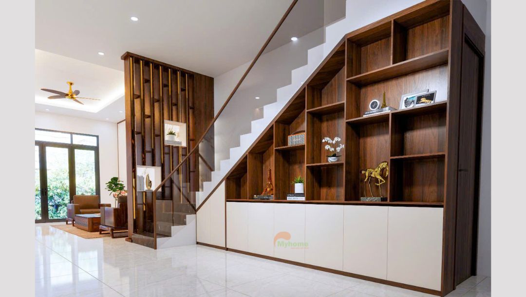 Kệ trang trí được thiết kế dưới gầm cầu thang. Vừa che lấp chỗ trống "không đẹp măt" vừa tạo một không gian decor tuyệt vời