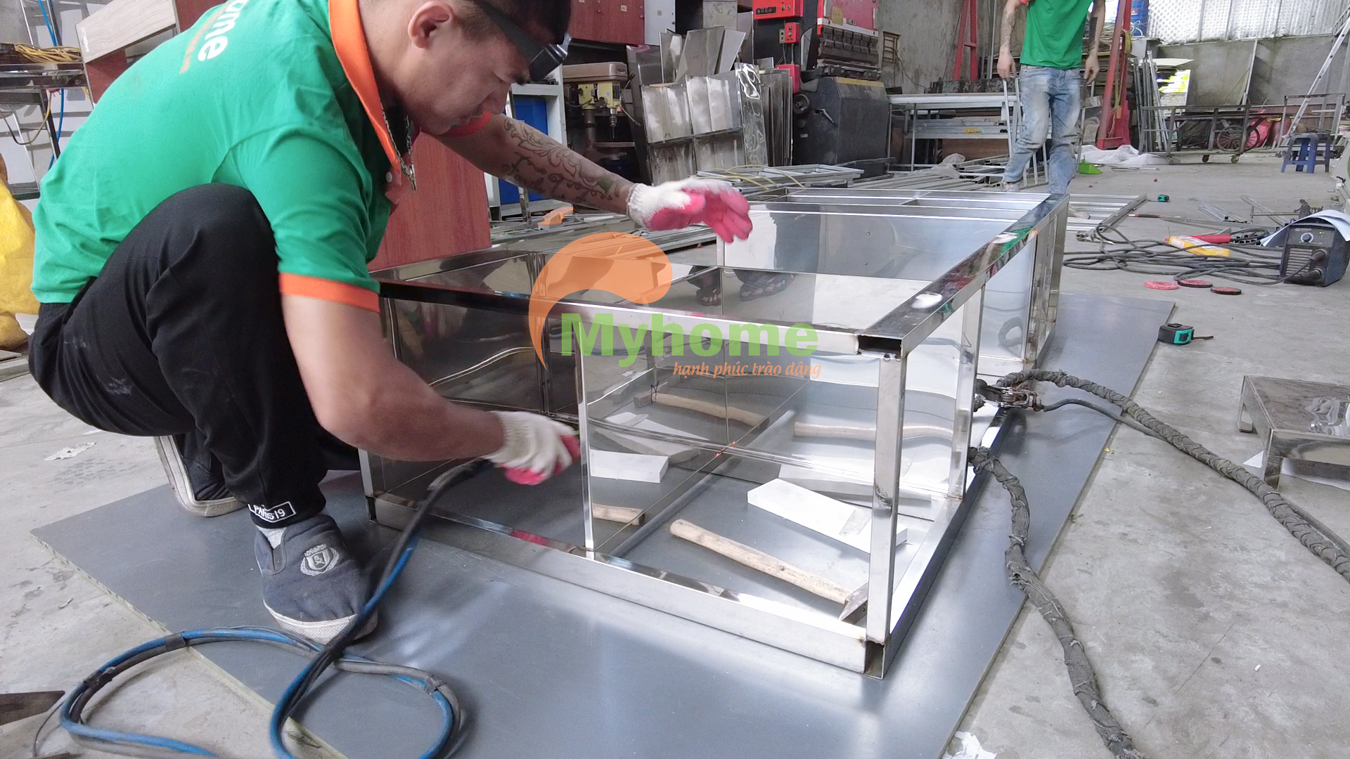 Thùng tủ bếp inox được gia công trực tiếp tại xưởng