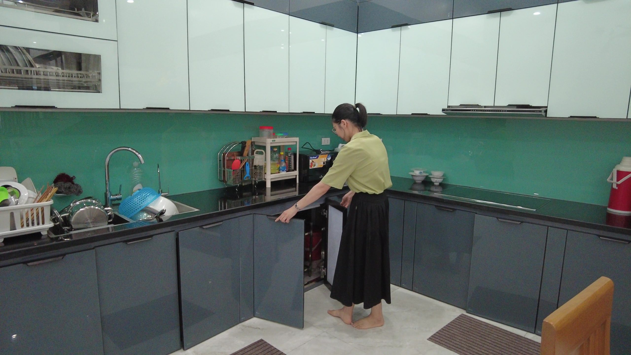 Tủ bếp inox cánh kính Myhome thi công tại Ân Thi Hưng Yên