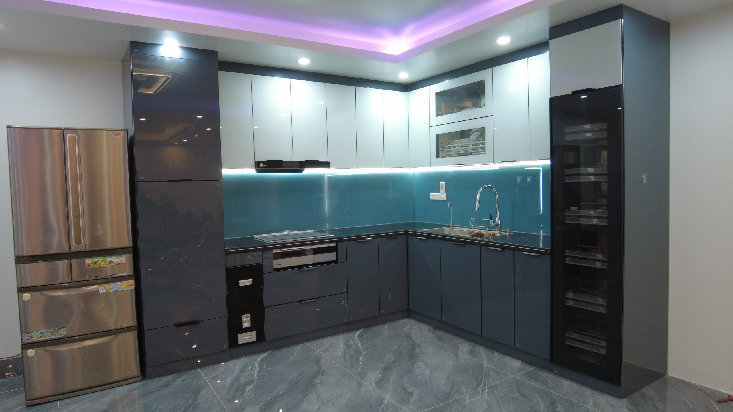 Tủ bếp inox cánh kính Myhome thi công tại Duy Tiên Hà Nam