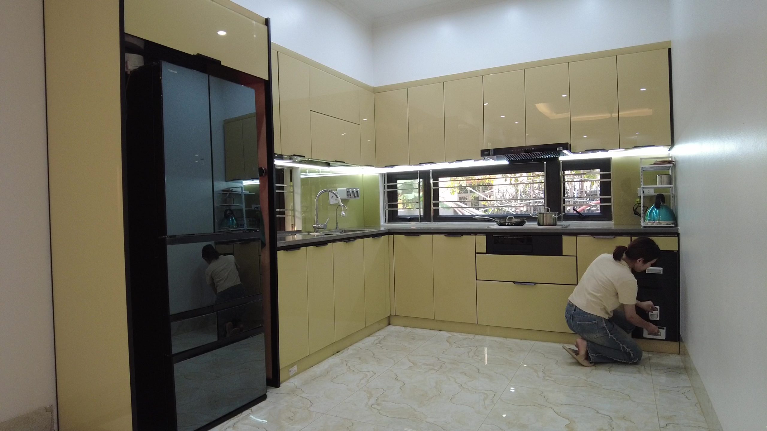 Tủ bếp inox cánh kính Myhome thi công tại Phường Phố Hiến Hưng Yên