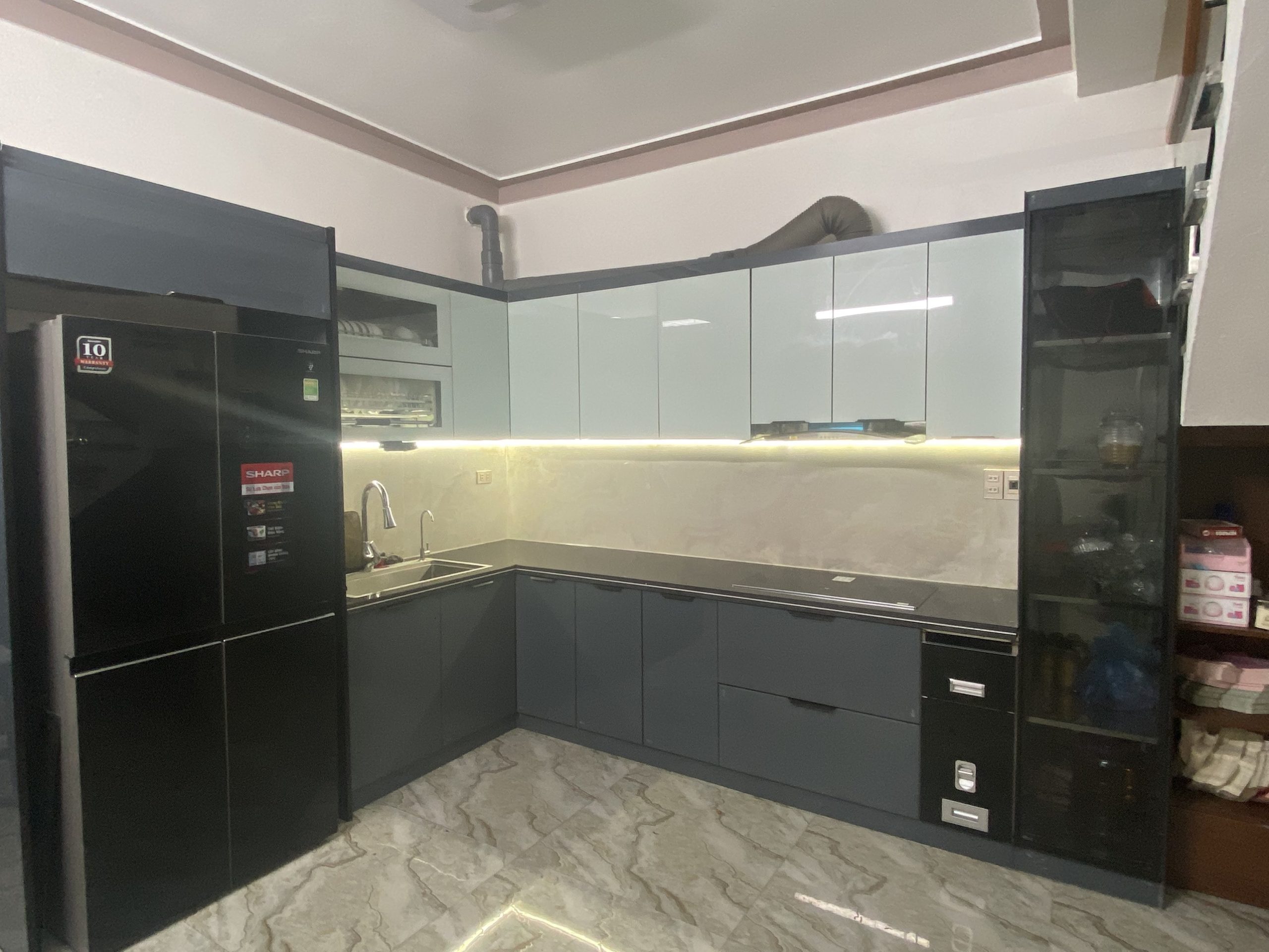 Tủ bếp inox cánh kính Myhome thi công tại Khoái Châu Hưng Yên