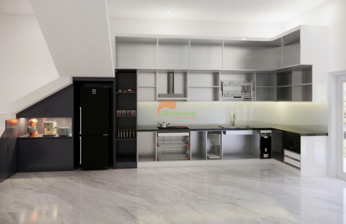 Các khoang tủ bếp inox được phân chia khoa học, tích hợp giá kệ thông minh giúp tối ưu lưu trữ và tăng tiện ích.