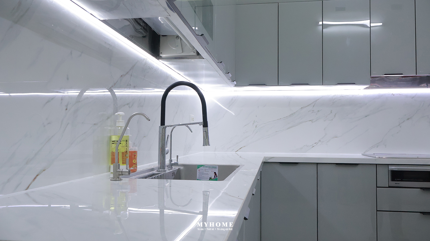 Khu vực chậu rửa tủ bếp nhà chị Tuyến tại Hiến Nam