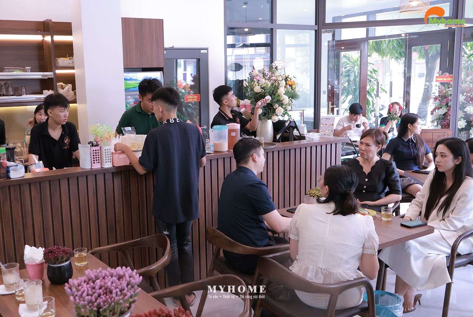 Không gian bàn ghế Café Phố Hiến khi đi vào hoạt động