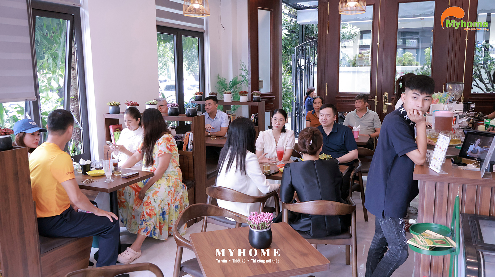 Không gian bên trong Café Phố Hiến trong ngày khai trương