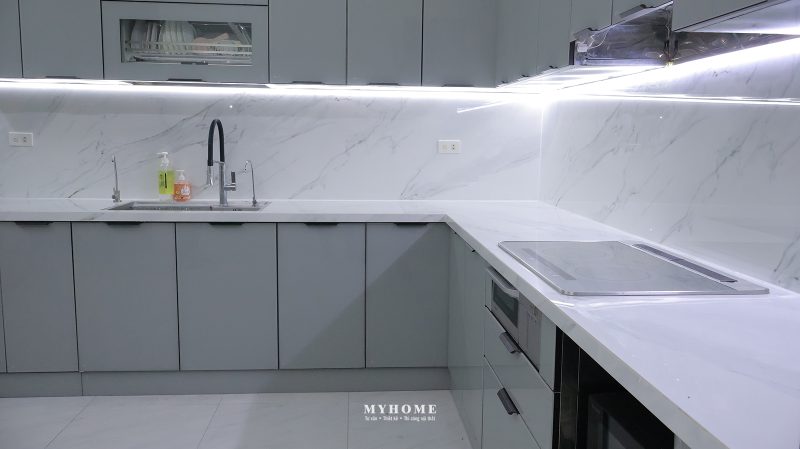 Khu vực rửa và mặt bàn tủ bếp nhà chị Tuyến